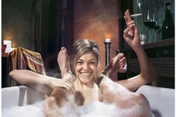 девушка в ванне