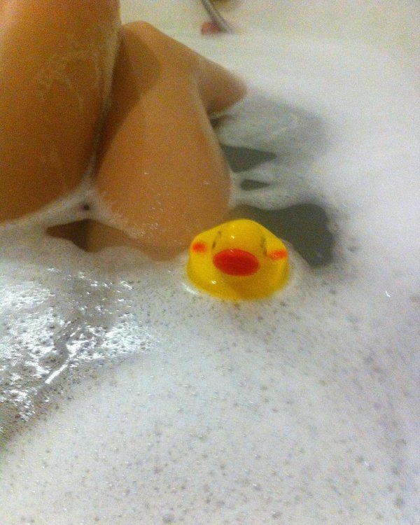 девушка в ванне