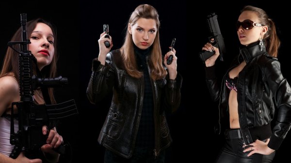 девушки с автоматами