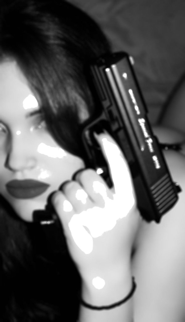 фотосессия с пистолетом