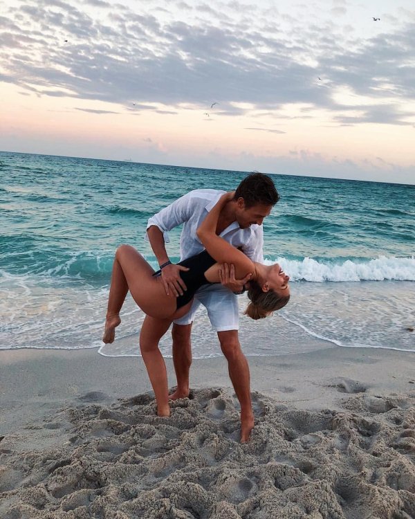 красивые пары на пляже