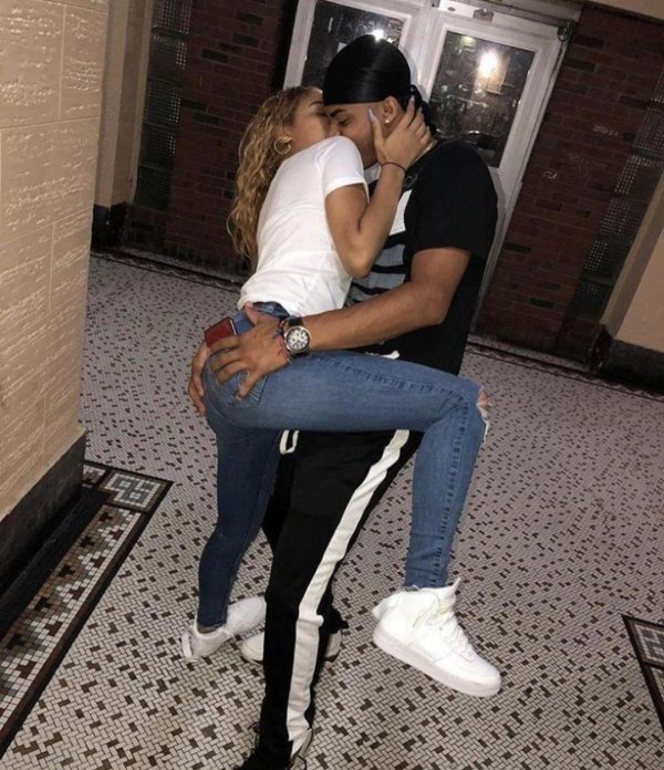 поцелуи в джинсах