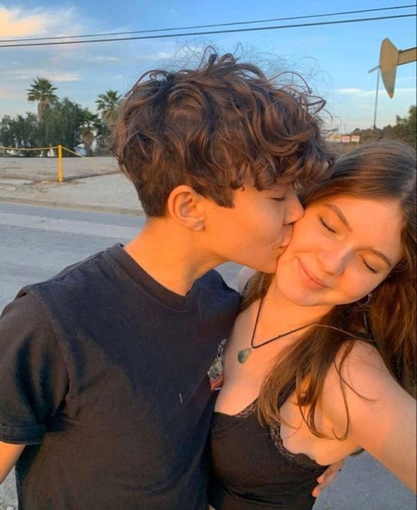 парочка подростков