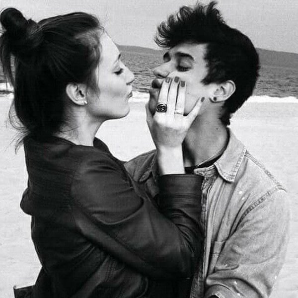 парни дурачатся