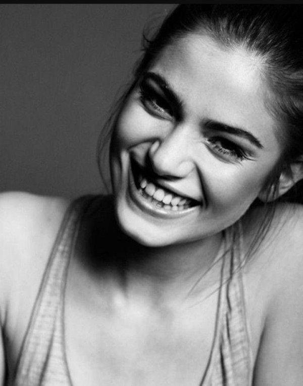 улыбка женская