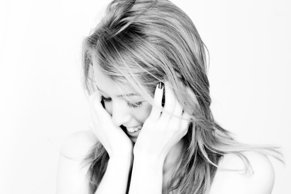 смущенная девушка