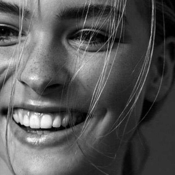 лицо с улыбкой