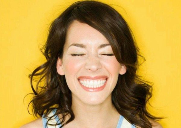 довольная улыбка