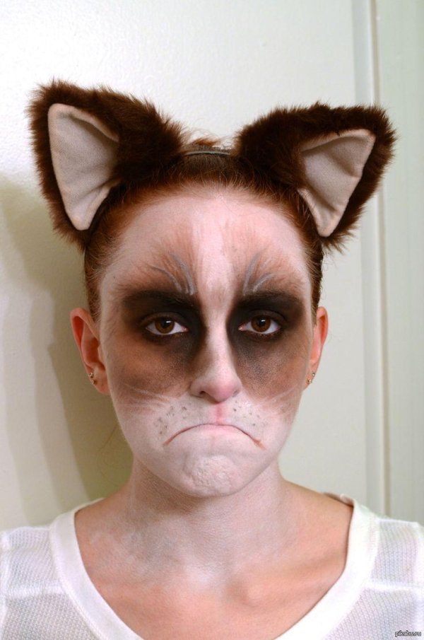 Девушка кошка