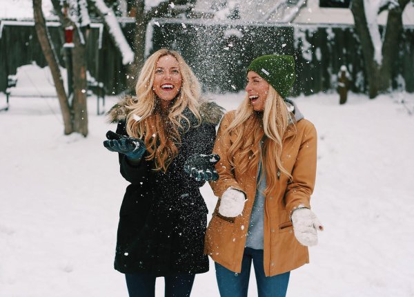 подружки зимой