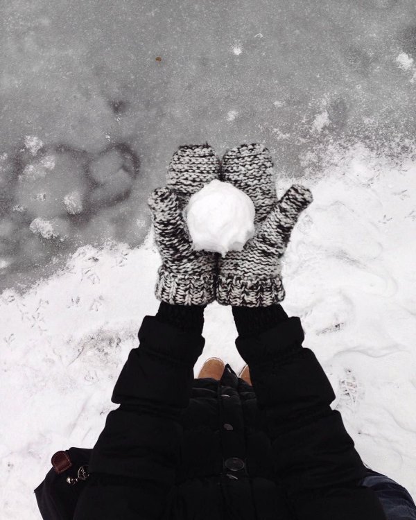 снег в руках