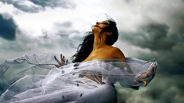 женщина на ветру