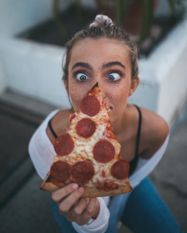 girl eating pizza