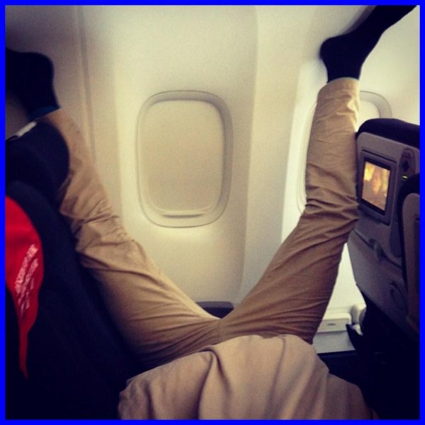 парень в самолёте