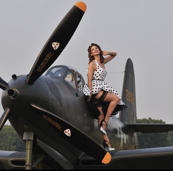 pin up p51 mustang