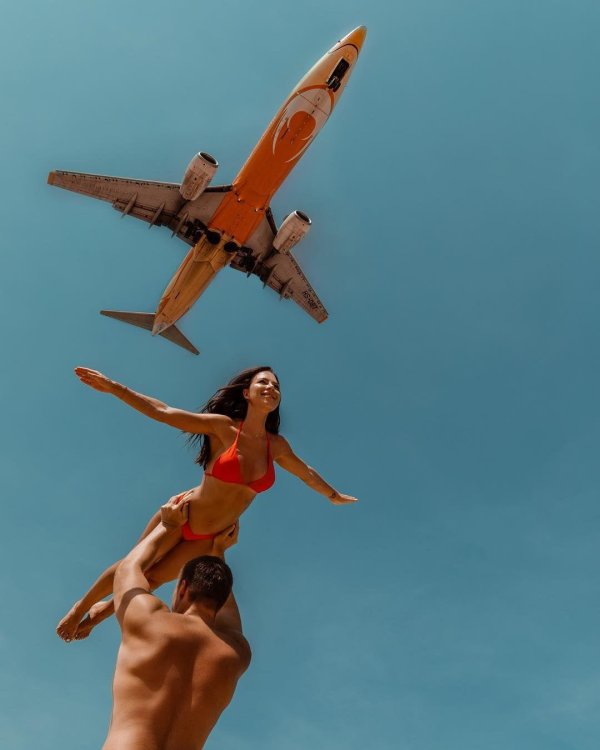 пляж с самолетами