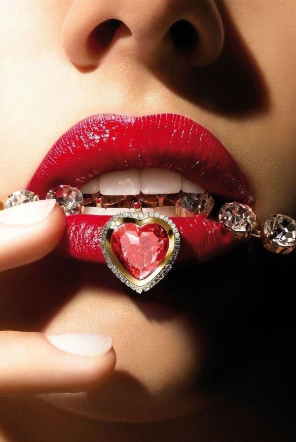 губы девушек