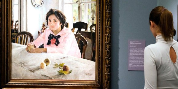 картины девочка с персиками