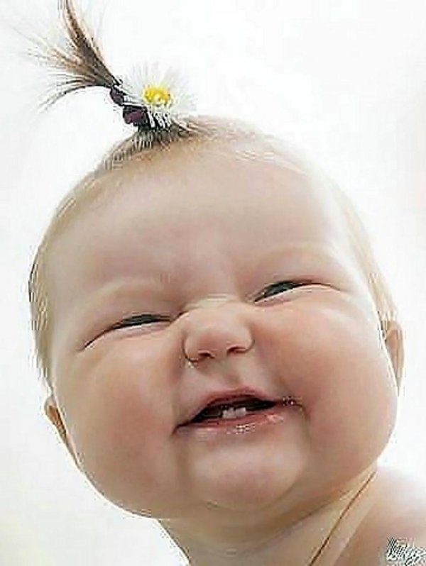 улыбающийся малыш