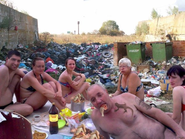 мусор на пляже