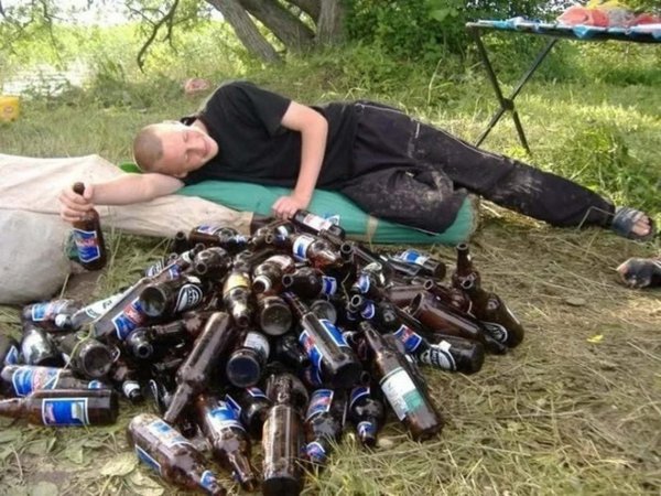 бухают на природе