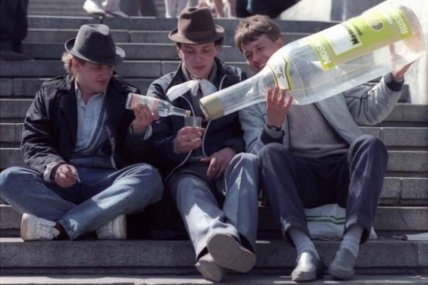 друзья алкоголики