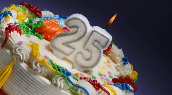 На 25 летие девушке