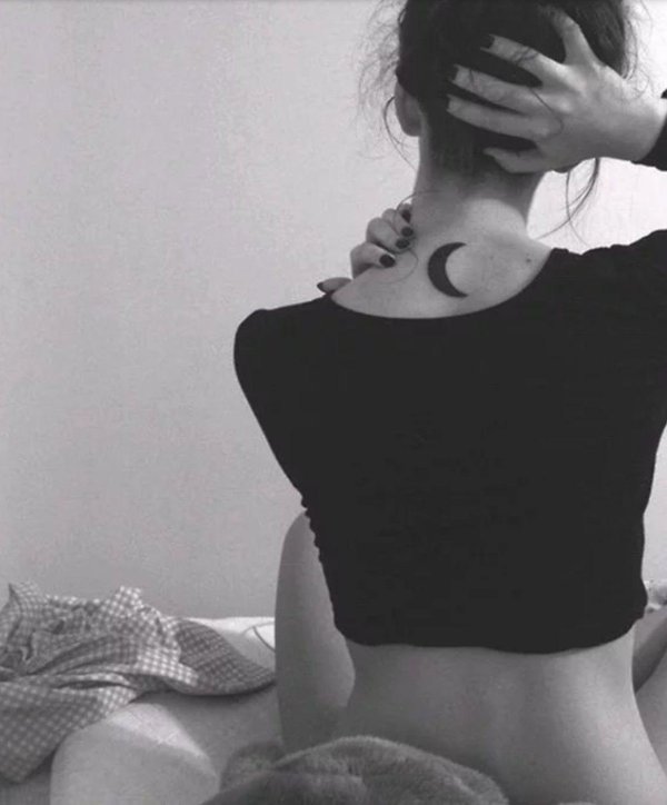 татуировка луна