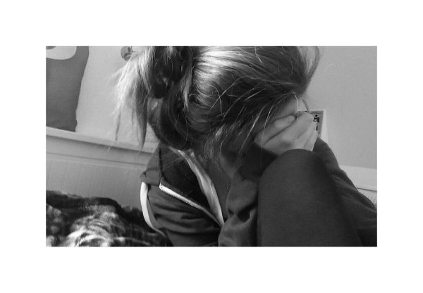 грустная девушка