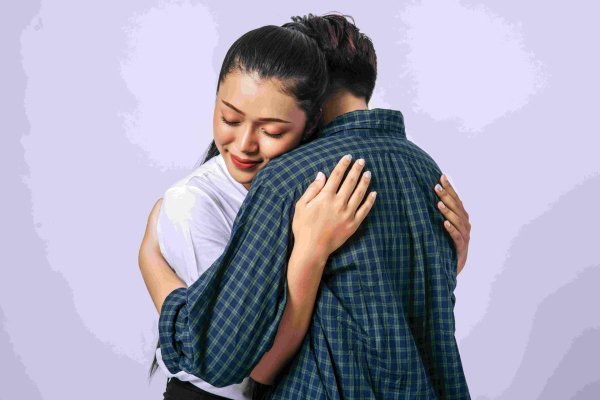 обнимашки людей