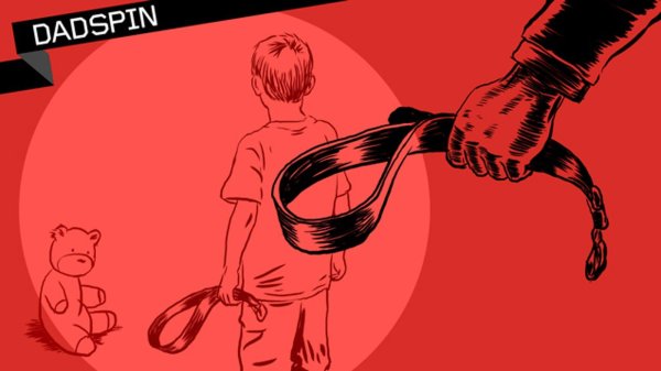 отец бьет ребенка