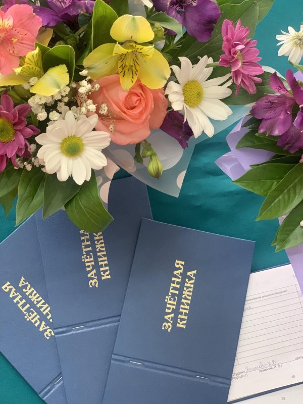 открытка выпускникам