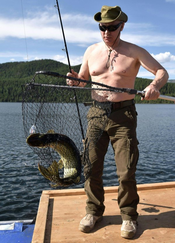 путин на рыбалке