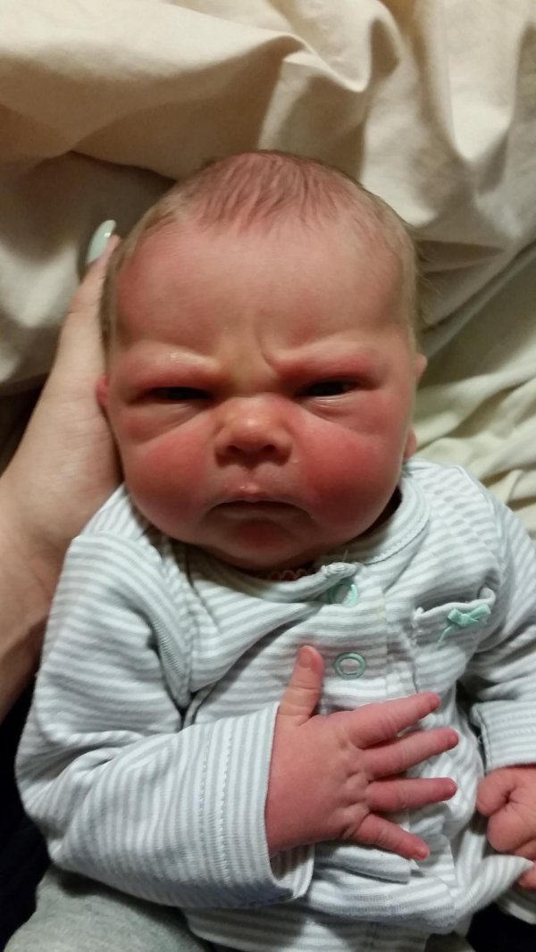 лицо новорожденного