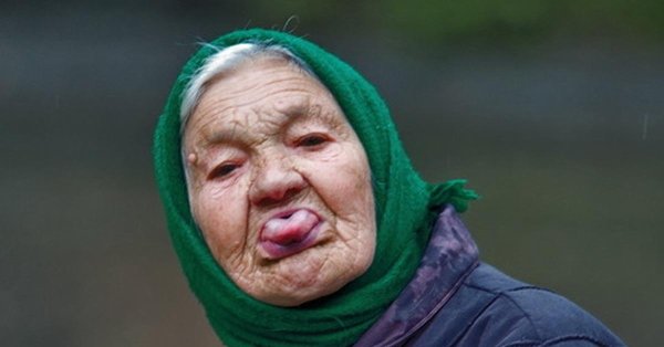 Старая больная женщина