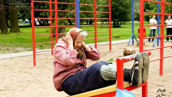 бабки на спортивной площадке