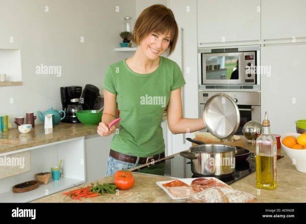 кухня девушка