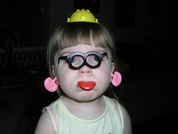 девочка прикольная