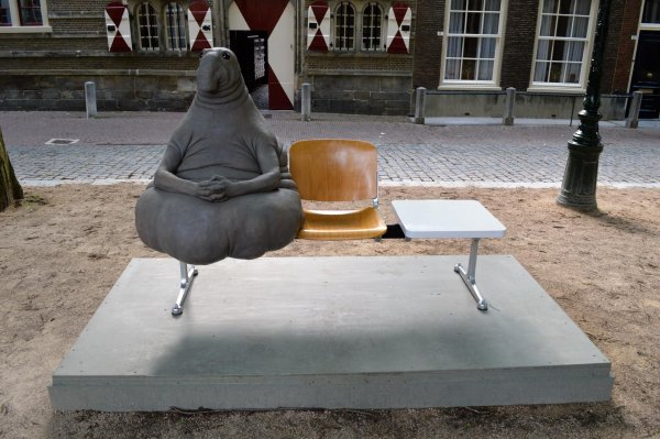 памятник ждуну в санктпетербурге