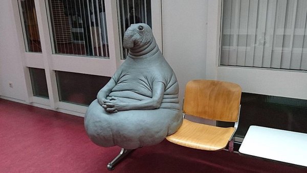 скульптура ждуна