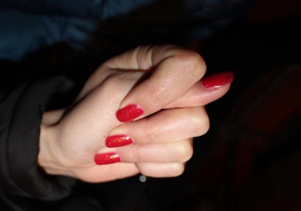 красные маникюр