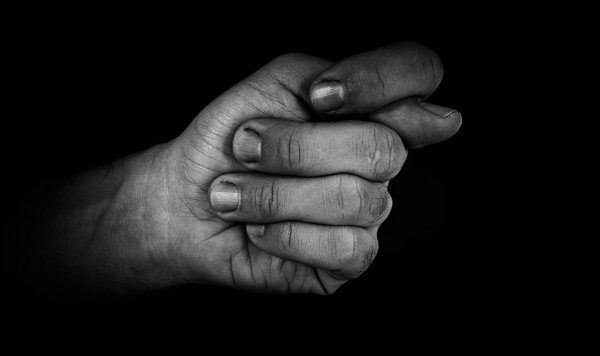 мужской кулак