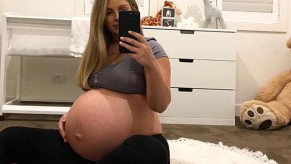 прегнант биг белли селфиaj applegate pregnant