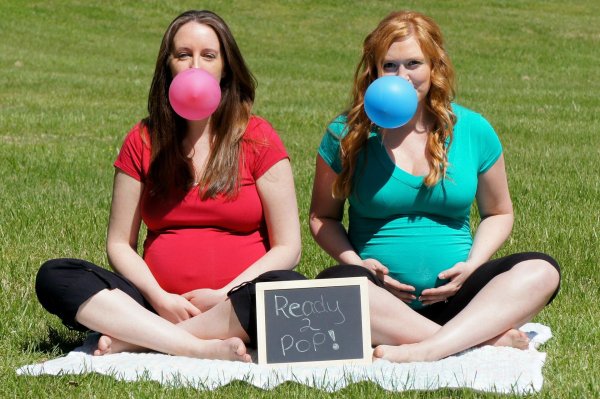 беременные подруги