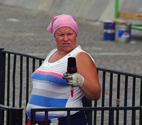 женщина маляр