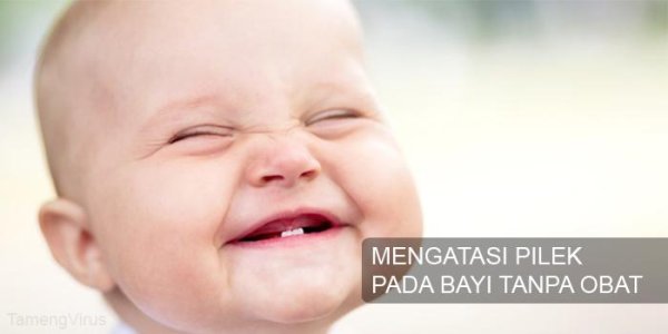 малыш смеется