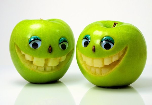 смешное яблоко