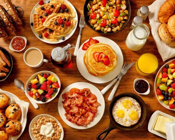 стол с едой