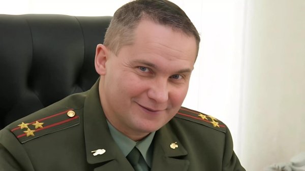 Мужчины военные