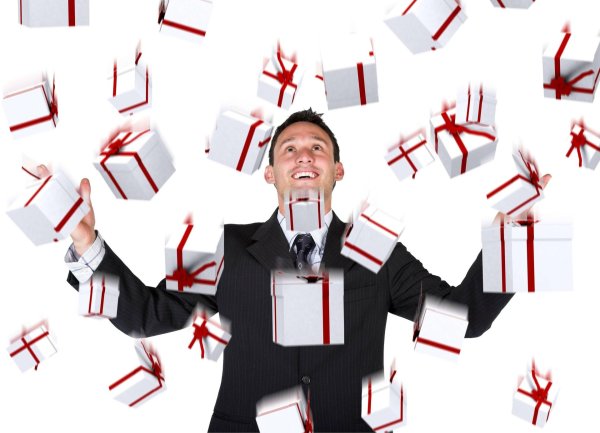 человек с кучей подарков